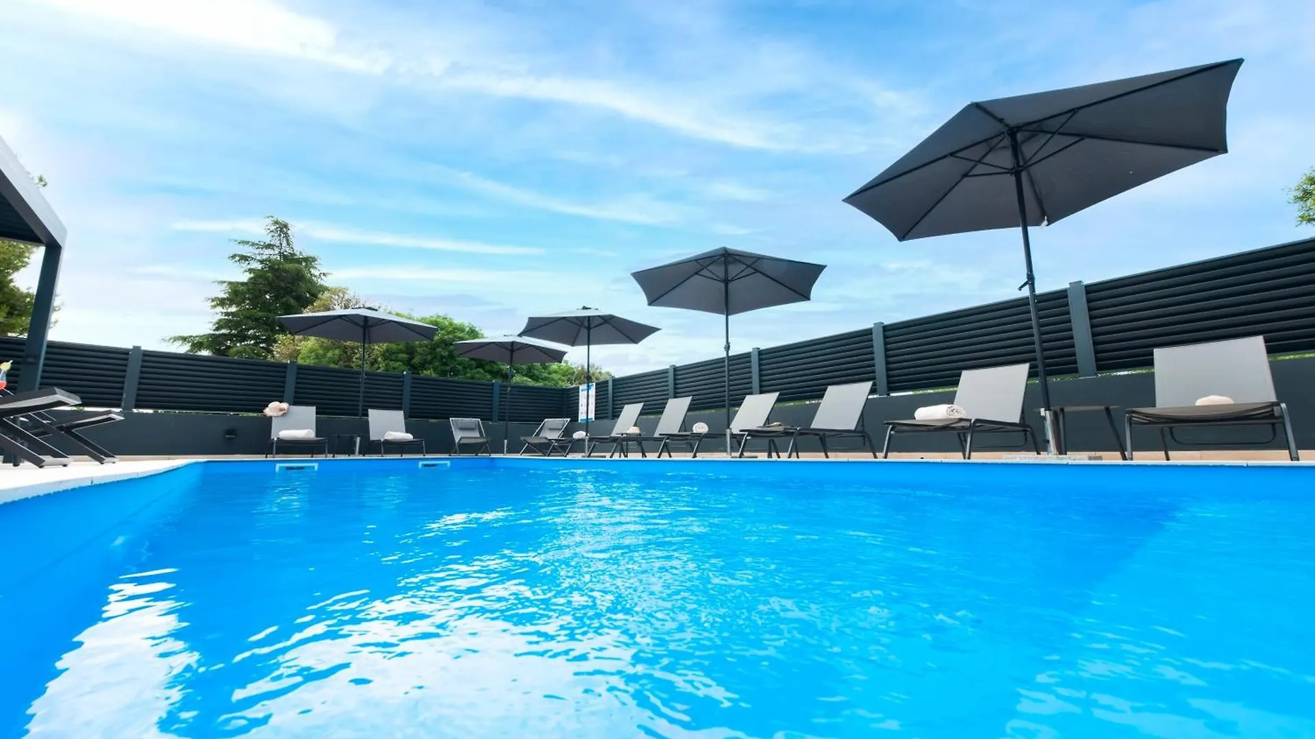 Apartments With Private Jacuzzi Garbin 1 And Garbin 2 로비니