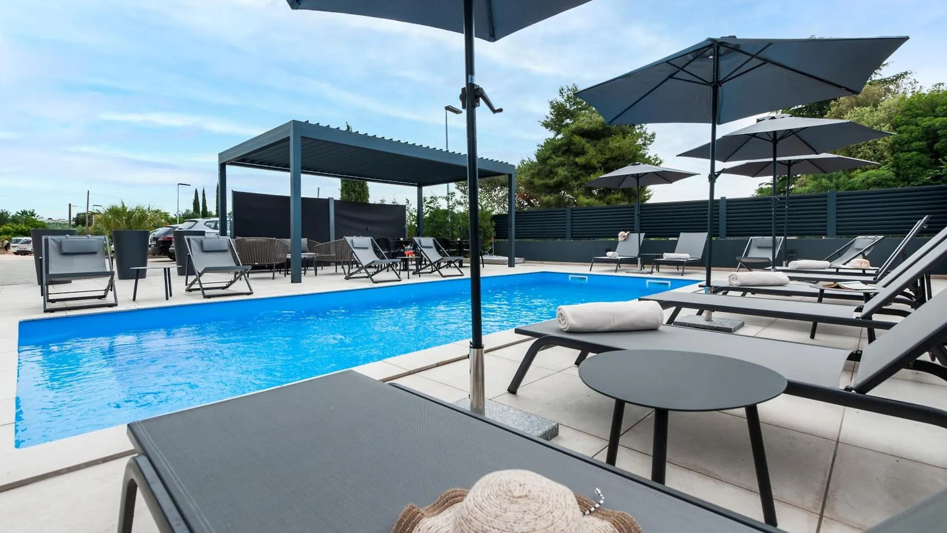 Apartments With Private Jacuzzi Garbin 1 And Garbin 2 로비니