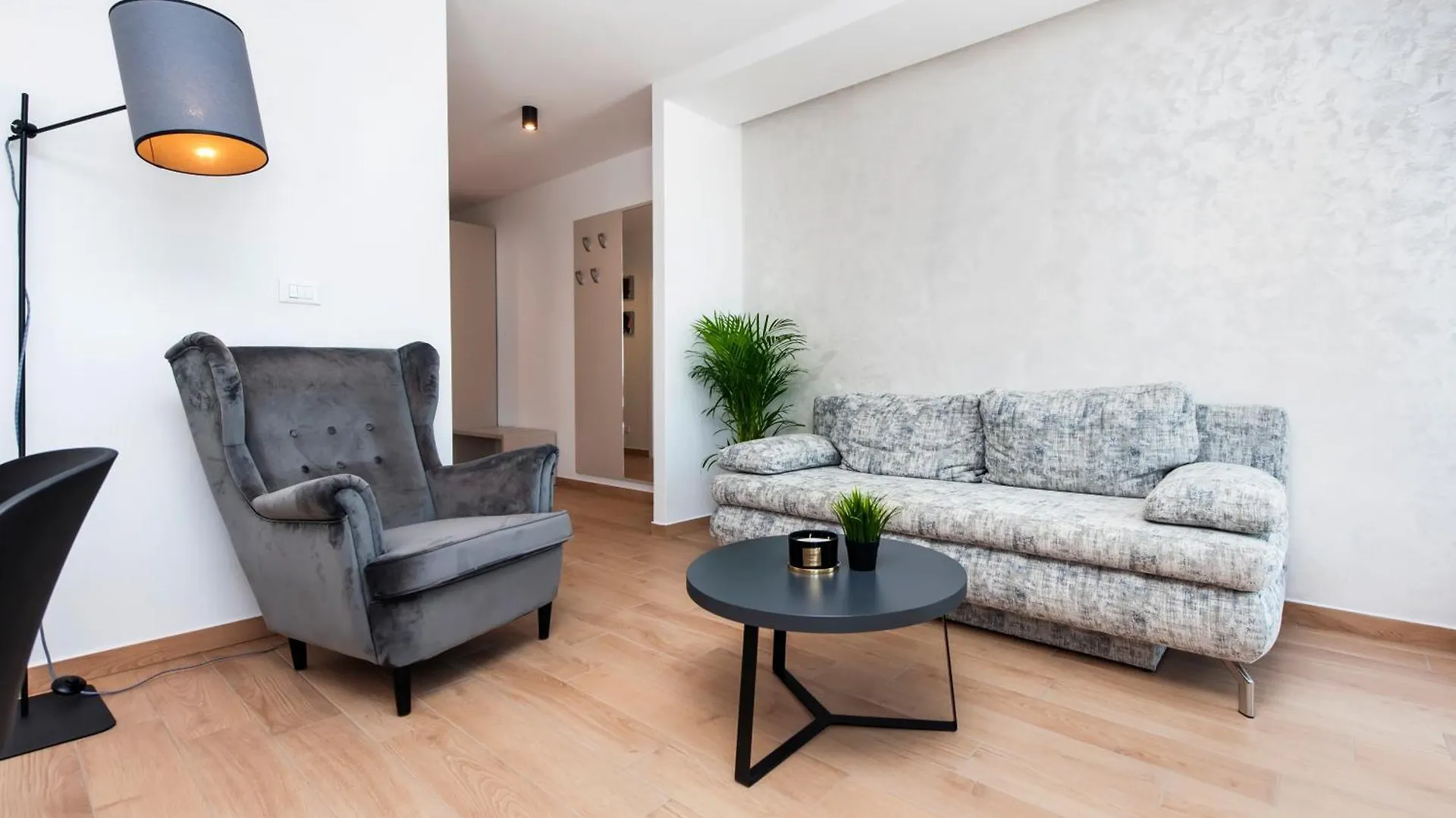 Apartments With Private Jacuzzi Garbin 1 And Garbin 2 로비니