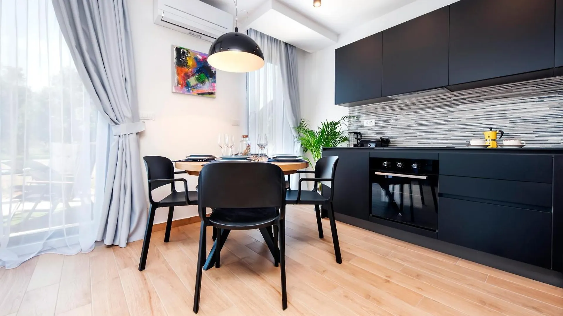 Apartments With Private Jacuzzi Garbin 1 And Garbin 2 로비니