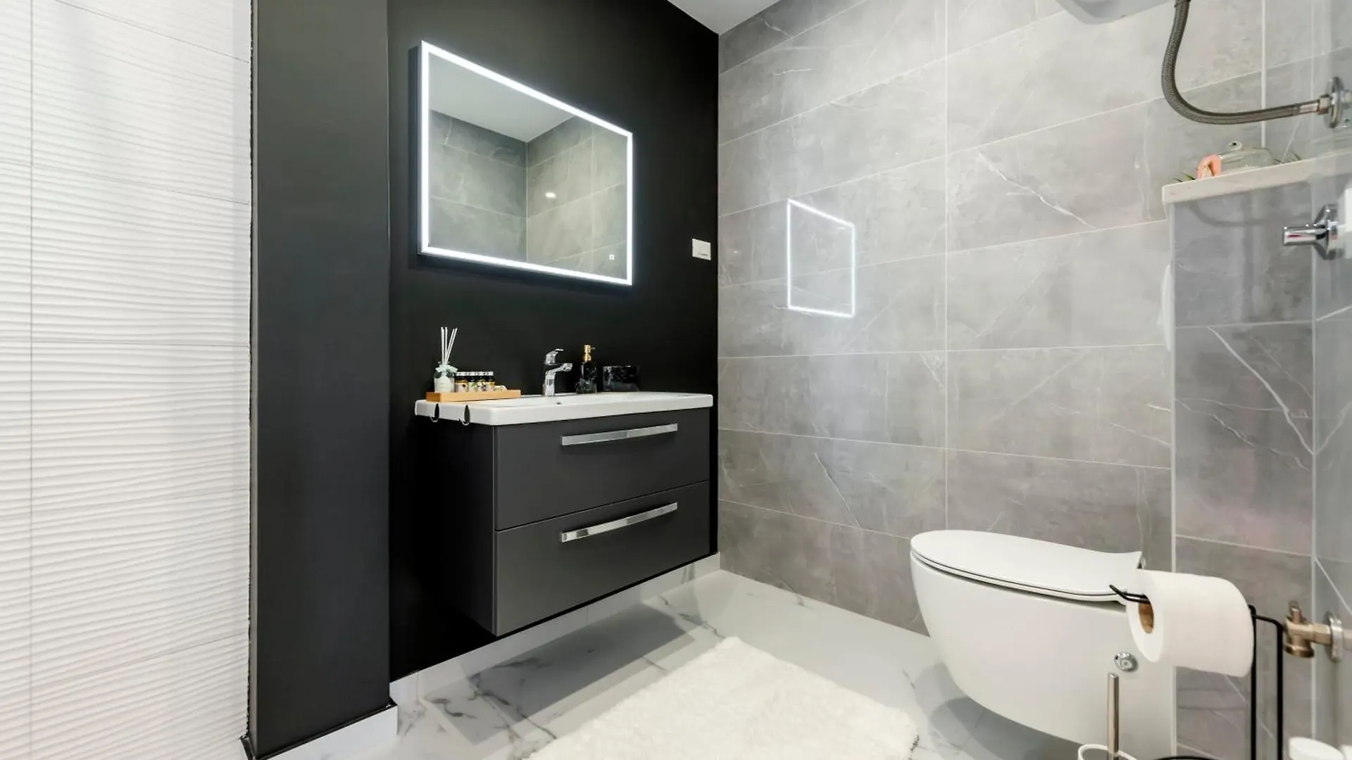 Apartments With Private Jacuzzi Garbin 1 And Garbin 2 로비니 0*,